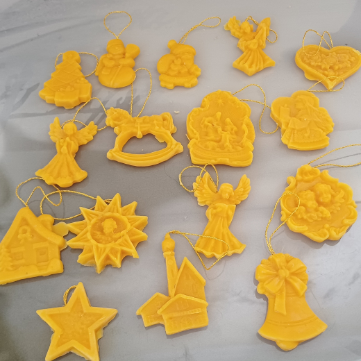 Christbaumanhänger aus Bienenwachs